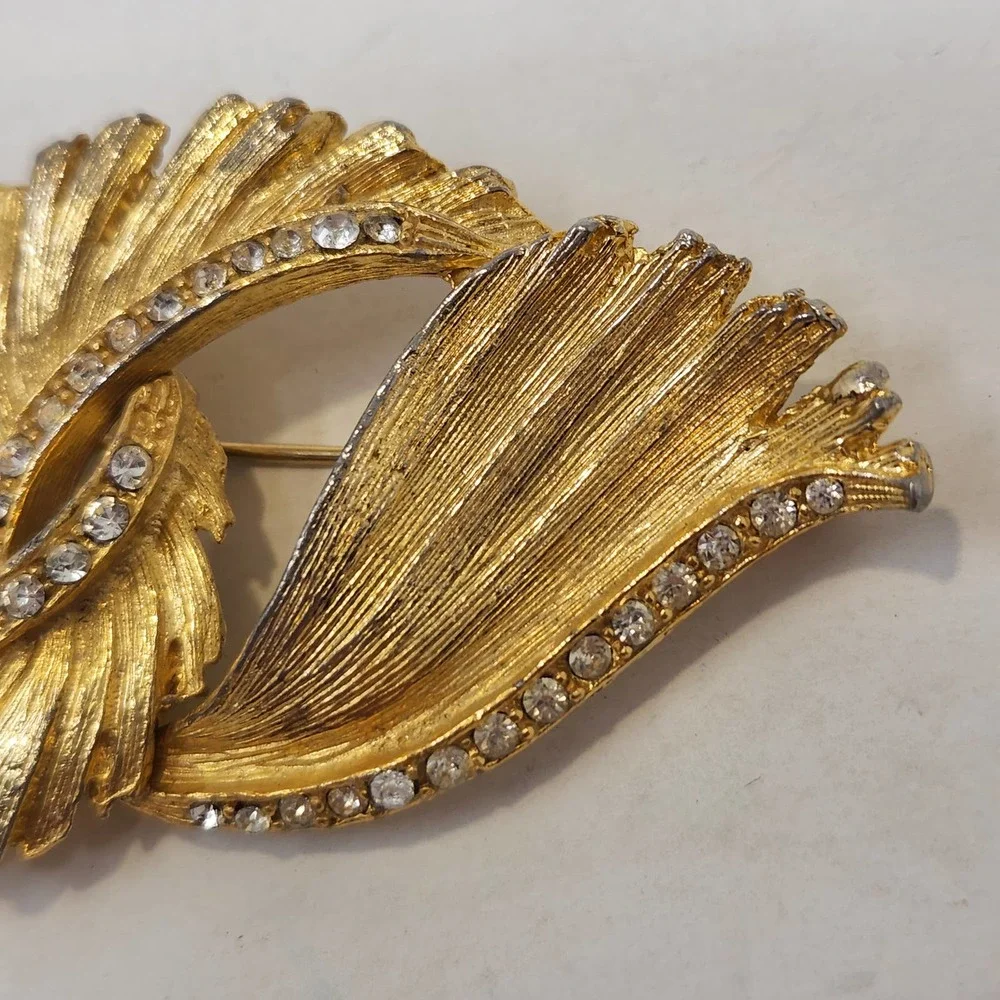Textured Gold Tone Leaf Feather Crystal Pave Cluster Brooch Pin Vintage Jewelry